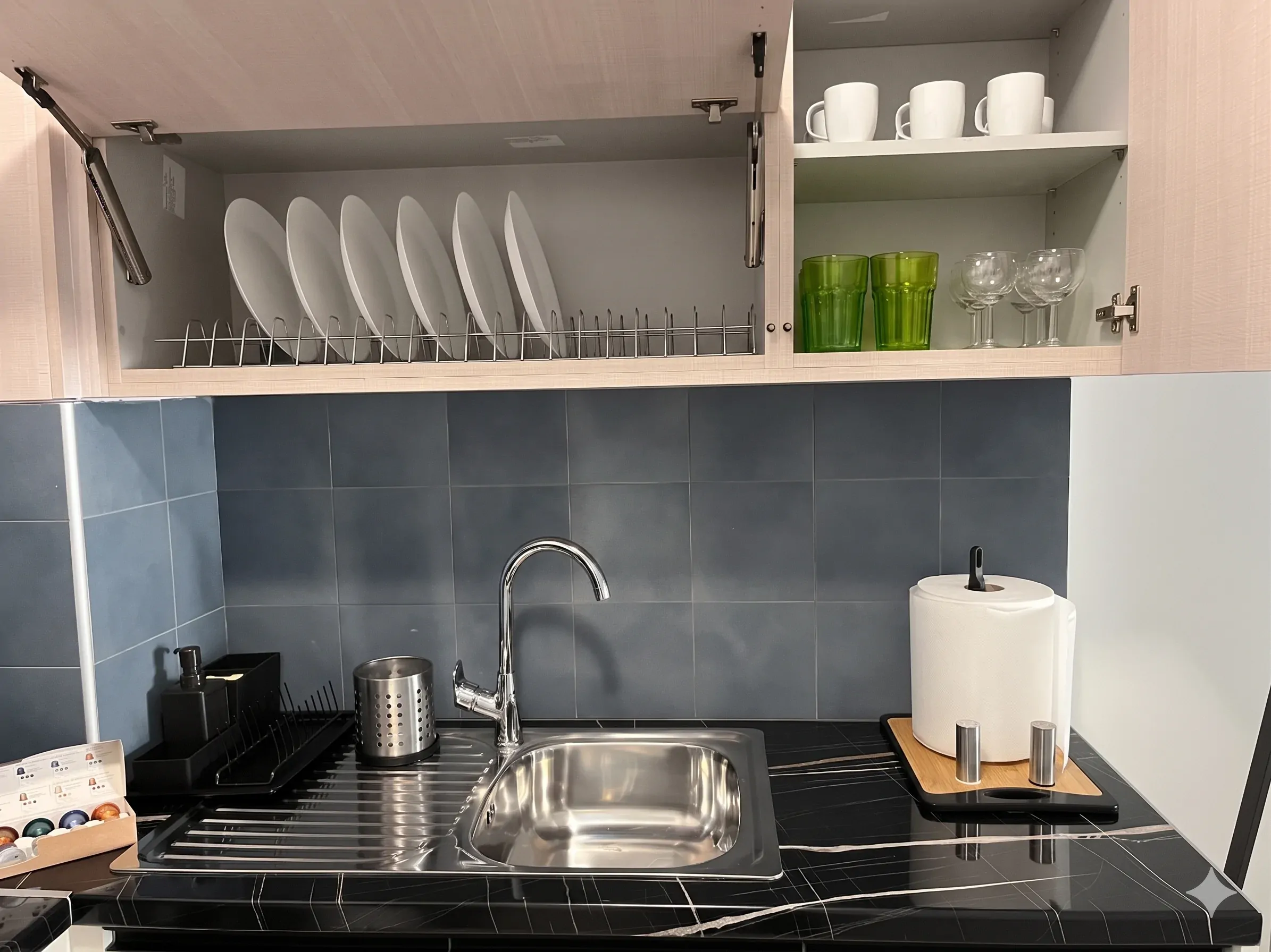 Kitchen — sink and glassware